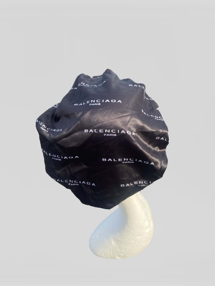 Silk Bonnet met balenci print